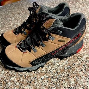 La Sportiva men’s hiking shoe 9.5